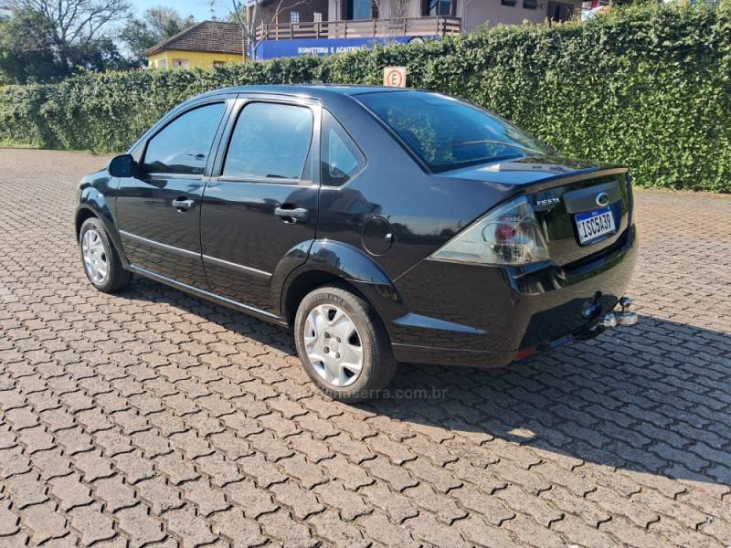 FORD - FIESTA - 2012/2012 - Preta - R$ 37.900,00