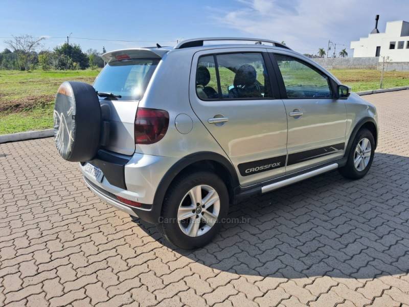 VOLKSWAGEN - CROSSFOX - 2011/2011 - Prata - R$ 45.900,00