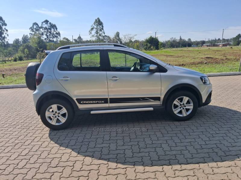 VOLKSWAGEN - CROSSFOX - 2011/2011 - Prata - R$ 45.900,00
